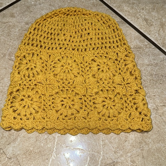 Hand Woven Hollowed-Out hat Stylish and Charming Flower Beanie - Picture 6 of 7